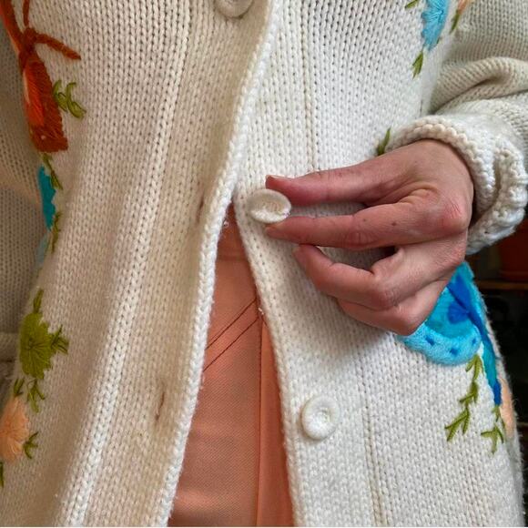 Vintage butterfly and floral cardigan - Picture 7 of 8